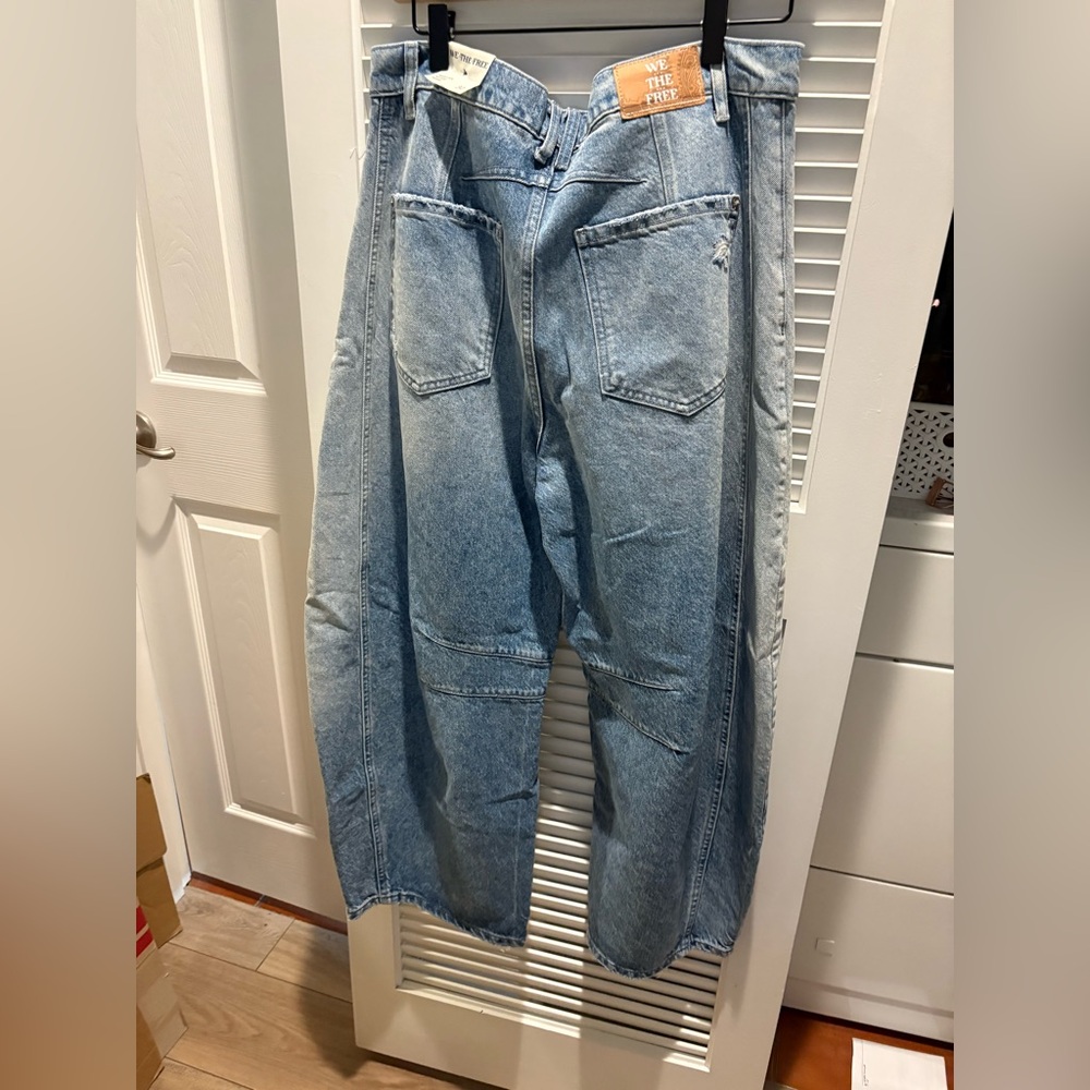 Free people barrel jeans NWOT distressed - Picture 3 of 4